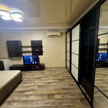 Сдам однокомнатную просторную киевку с АГВ на Клушина , 1 этаж!