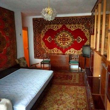 Сдам на один год двухкомнатную квартиру со всеми удобствами.