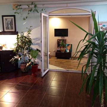 Академіка Сахарова вул., 36