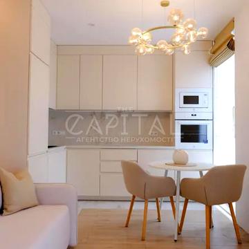 Салютна вул., 2-Б