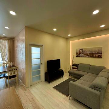 Бузька вул. (Єнісейська), 8