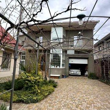 Два будинки на одній ділянці — ідеальний варіант для великої родини!