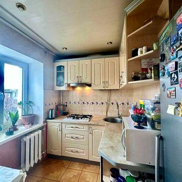 У продажу трикімнатна квартира