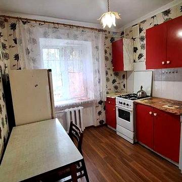 Продам 2к квартиру на Французском Бульваре  на 2 этаже