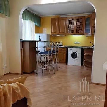 Верховної Ради бульв., 8/20