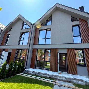 Євгена Патона вул., 15