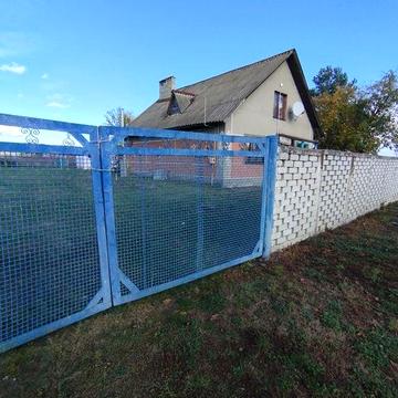 Продаєть Будинок з подвірям