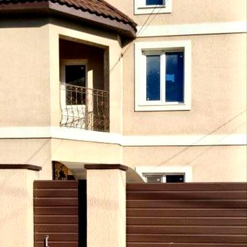 Будинок для життя в сучасному масиві біля ТАИРОВА