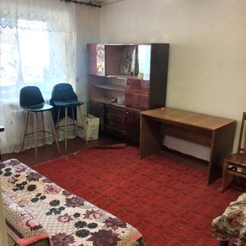 Варненська вул., 8