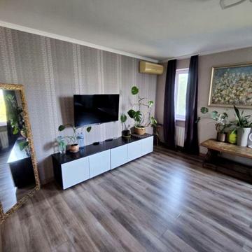 Оренда 3 кімнатна біля метро