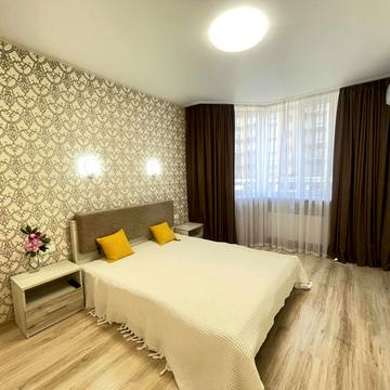 Молодіжна вул., 5