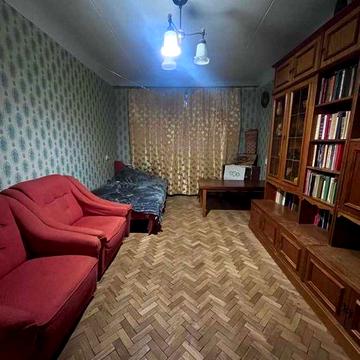 Центр р-н Білої Альтанки 2х кімнатна квартира у житловому стані!