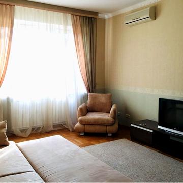 Володимира Івасюка просп. (Героїв Сталінграду), 6