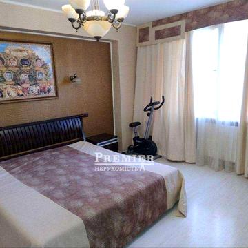 Велика 3-кімнатна квартира 99.5 кв.м в ЖК на Сахарова