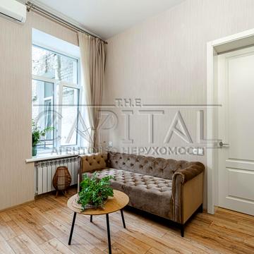 Антоновича вул., 24