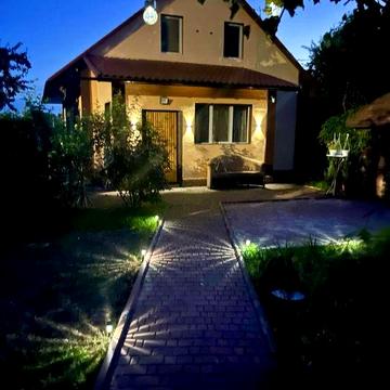 Продаж будинку з ремонтом на 14 сотках у центрі міста