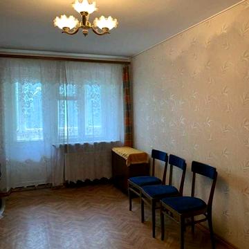 Продам 1 к.квартиру рядом с парком Победы.Жилое состояние.2-х конт.АГВ