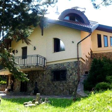 Продаж будинку, Брюховичі