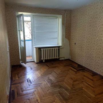 Продам 1 кім. квартиру по вул. М.Корищенко