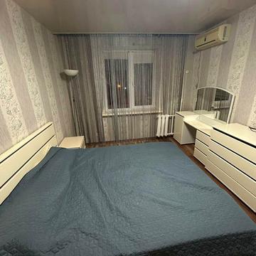 Героїв просп., 4