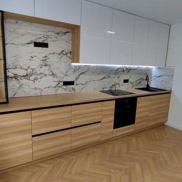 Богдана Хмельницького вул., 53