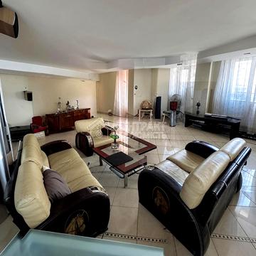 Космічна вул., 12а