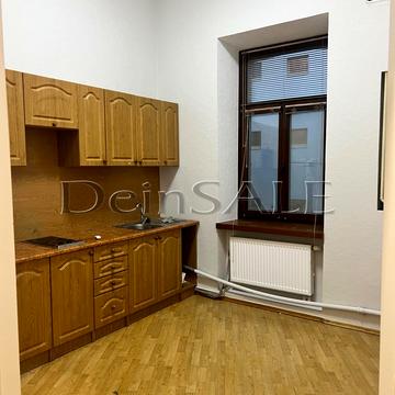 Володимирська вул., 6