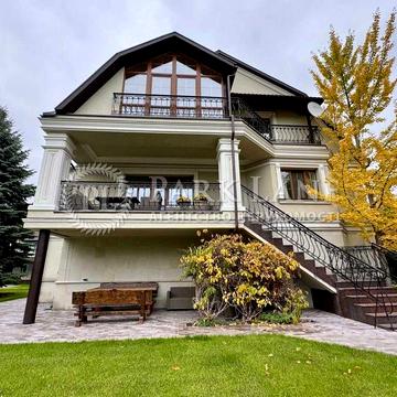 Будинок 490 м КМ Золоті Ворота будинок з басейном 15 соток землі