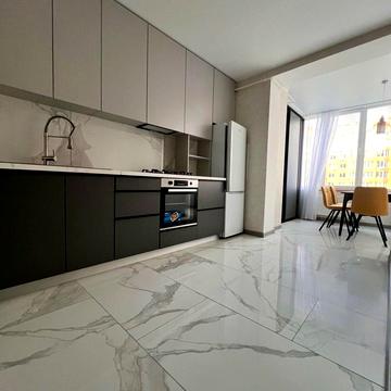 Молодіжна вул., 7