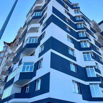 Здана 2 кім біля ОЗЕРА