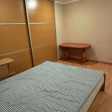 Євгена Гребінки вул., 9