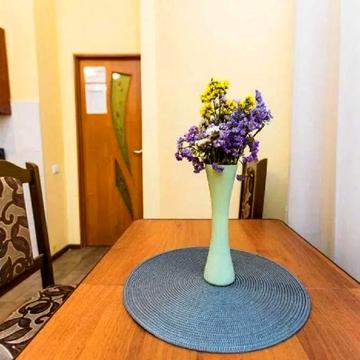 Джерельна вул., 19