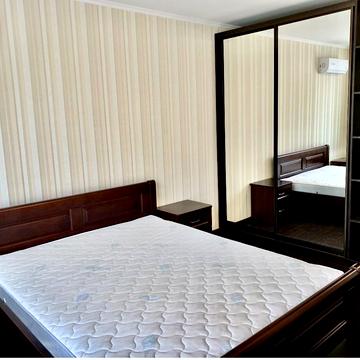 Юрія Поправки вул. (Миколи Лебедєва), 14