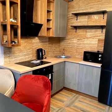 Кадетський Гай вул., 8