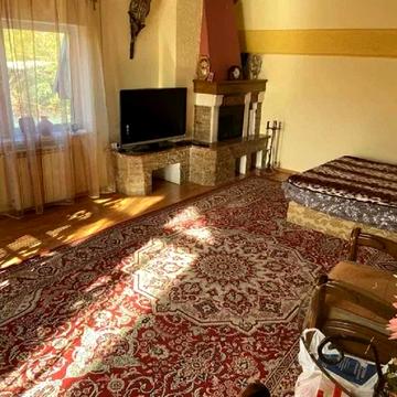 Наступальна вул., 4