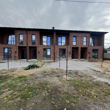 Прода таунхауса з центральними комунікаціями