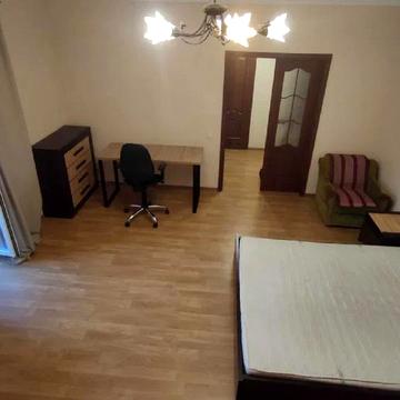 Залізнична вул., 7