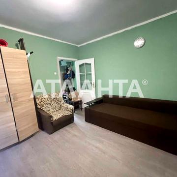 Двухкомнатная квартира  на площади Толбухина с палисадником и гаражом