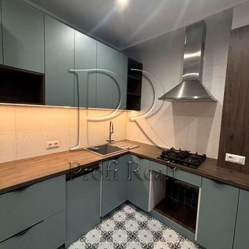 Грушевського пров., 14