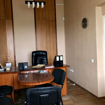 Київська вул., 60