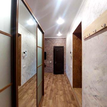 Продється двокімнатна квартира на 96 кварт. 2/4.Терміново