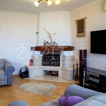 Валерія Лобановського просп., 126-Г