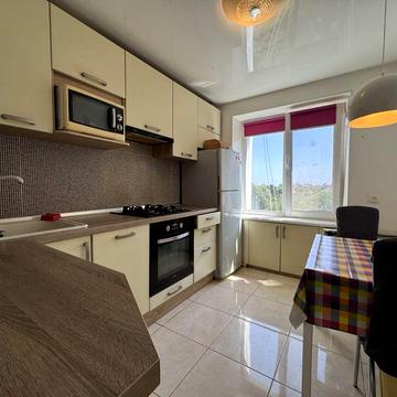 Продам 2к квартиру з ремонтом, низ пр.Поля