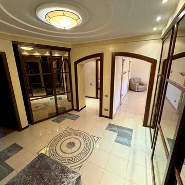 4 кімнатна квартира з паркомісцем , Гончара 26, Центр, Золоті Ворота