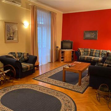 Братська вул., 10