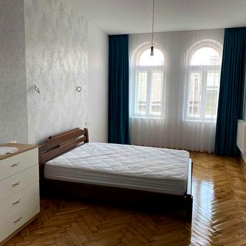 Оренда 2 кімнатної квартири,вул. Площа Ринок