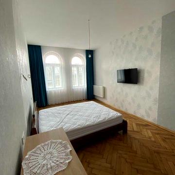 Оренда 2 кімнатної квартири,вул. Площа Ринок