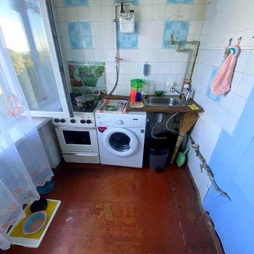 Продам 1 комнатную квартиру в районе гостиницы " ЗОРЯ". R