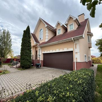 Богдана Хмельницького вул., 16