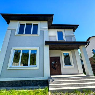 Євгена Плужника вул.